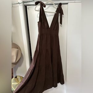 House of Harlow deep v shoulder tie linen midi dress